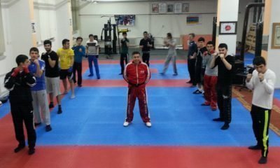 Mengenli Gençler Muay Thai (Thai boxing) Kick Boxing Öğreniyor