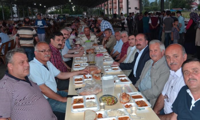 İLK İFTAR YEMEĞİ BELEDİYE VE KAYMAKAMLIKTAN