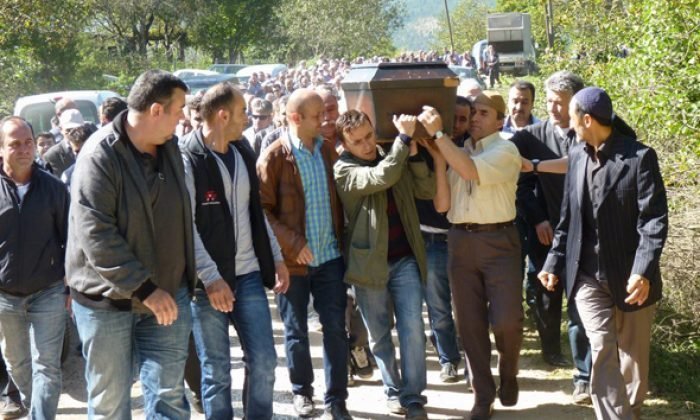 Mesude Demirezen dualarla uğurlandı
