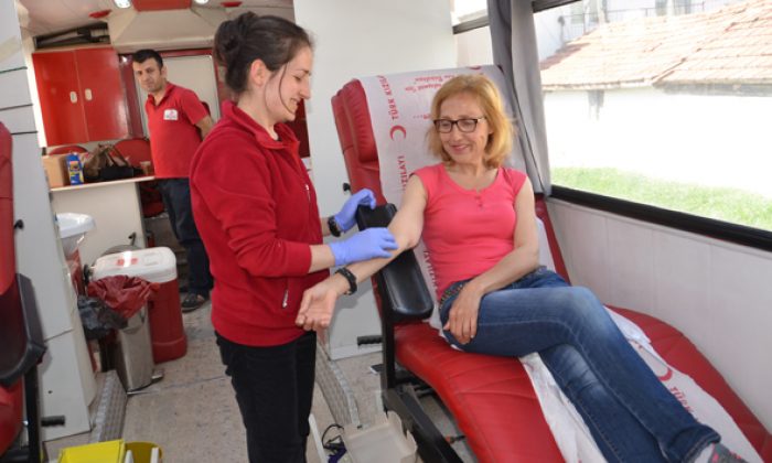 Mengen’den Kızılay’a 35 ünite kan