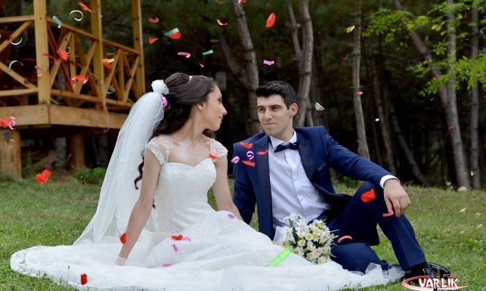 Dünya Evine Giren Çiftlere Mutluluklar dileriz