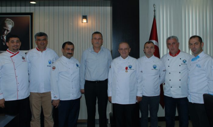 AŞÇILAR KAYMAKAM GÜNLÜ’YÜ ZİYARET ETTİ