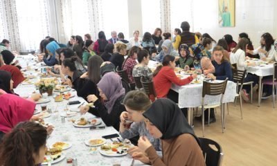 Turhan BULUT AİBÜ kız yurdu öğrencileri ile kahvaltıda