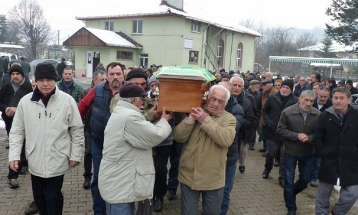 Cumhuriyet İlkokulu´na çevre düzenlemesi yapıldı
