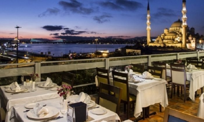 Bölgesel savaş ve terör restoranları da vurdu
