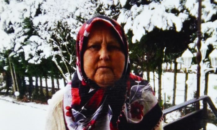Kızılay gıda yardımlarını ihtiyaç sahiplerine teslim ediyor