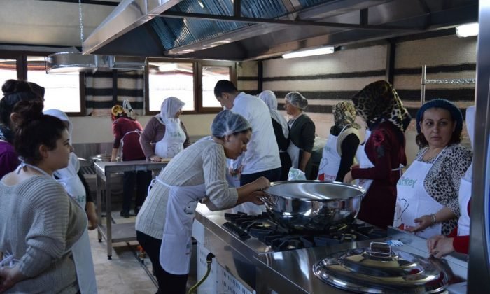 KONURALPLİ AŞÇILAR OSMANLI MUTFAĞI AÇTI(Düzce Belediyesi)