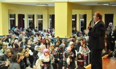 Kadınlar günü yemekli müzikli gecede kutlandı