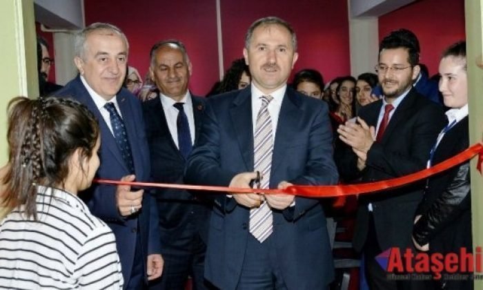 Ataşehir’de “Meslekleri Tanıyorum, Geleceğimi Planlıyorum” Sergisi Açıldı