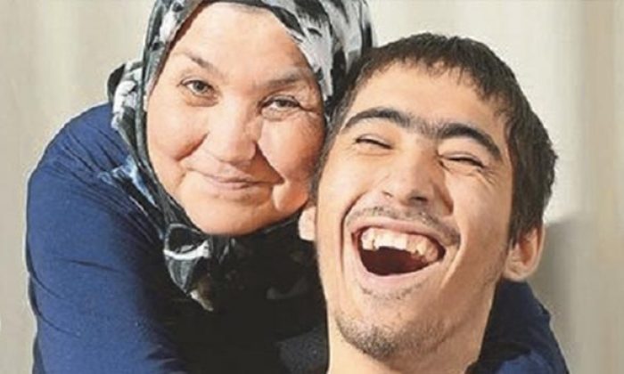 Günaydın! Annesiyle engeli aştı, Google’dan burs kazandı