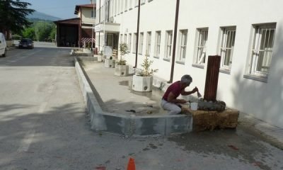 Halk kütüphanesine çevre düzenlemesi