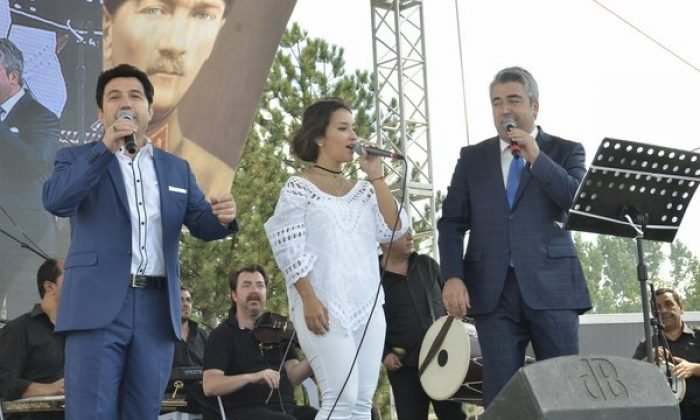 Mengenli sanatçılar festivalde sahnede