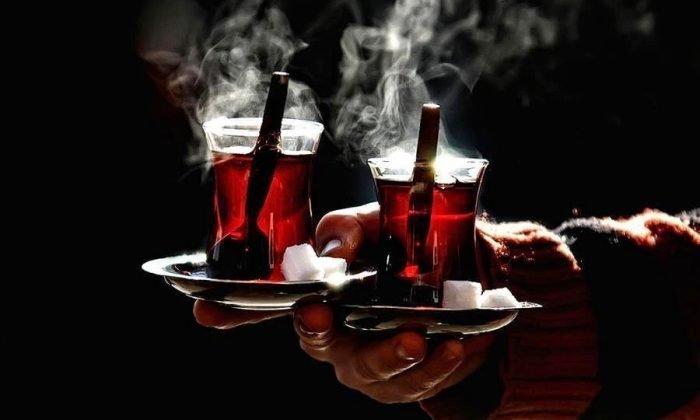Çayı Sıcak İçenler Dikkat! Risk Beş Kat Artıyor!