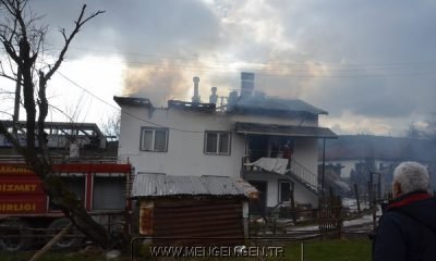 Çatıda Çıkan Yangını İtfaiye Ekipleri Söndürdü