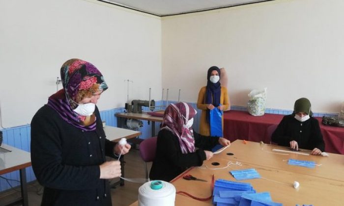 Mengen Halk Eğitim Merkezinde Maske Üretiliyor