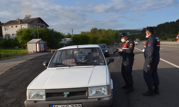 Jandarma Yol Kontrolüne Devam Ediyor