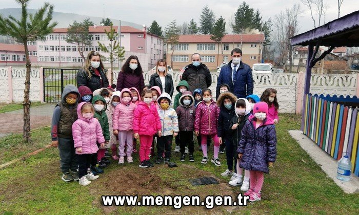 Anaokulu Öğrencileri İle Fidan Dikimi Yapıldı