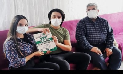 Öztiryakiler’in Gönderdiği Lise Sınav Setleri, Müdür Elarslan Tarafından Dağıtıldı