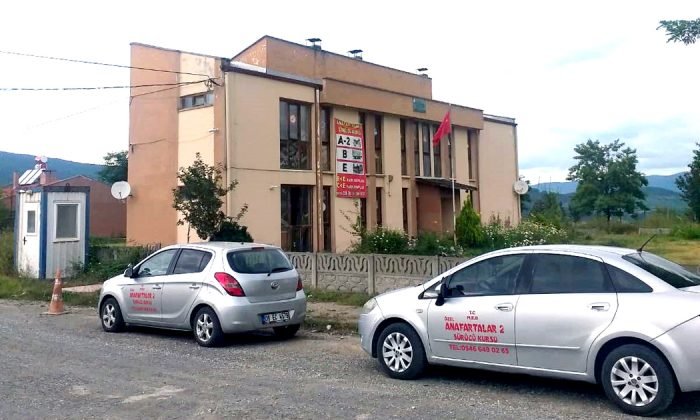 Reklam: Mengen’de Sürücü Kursu Yenilendi, Artık Ehliyetler Daha Hızlı Alınabilecek