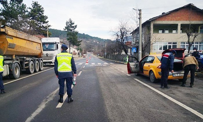 Mengen’de denetimler devam ediyor; Kaçak içki ve trafik denetimi yapıldı