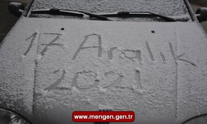 Mengen İlçe Merkezine Yılın İlk Karı Yağdı