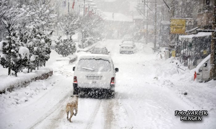 Mengen’de yoğun kar yağışı başladı
