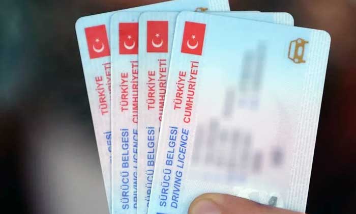Eski ehliyetleri yenilemek için elinizi çabuk tutun! Hangi belgeler isteniyor? Yenileme ücreti…