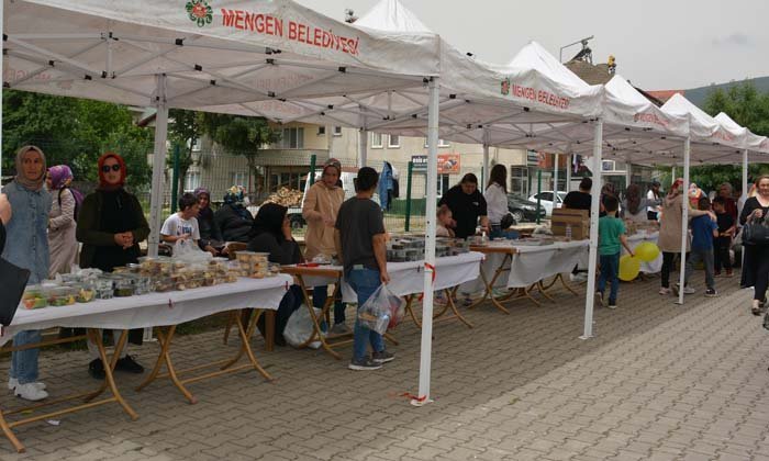 Cumhuriyet İlkokulu kermesi yoğun ilgi gördü