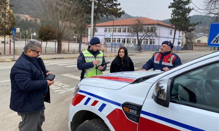 Bolu Mengen yolunda kontrol noktasını görünce kemer taktı ama denetim içerdeydi