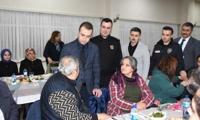 Mengen Kaymakamlığının depremzedelere özel programında Aşçılık Okulu öğrencileri maharetlerini gösterdi