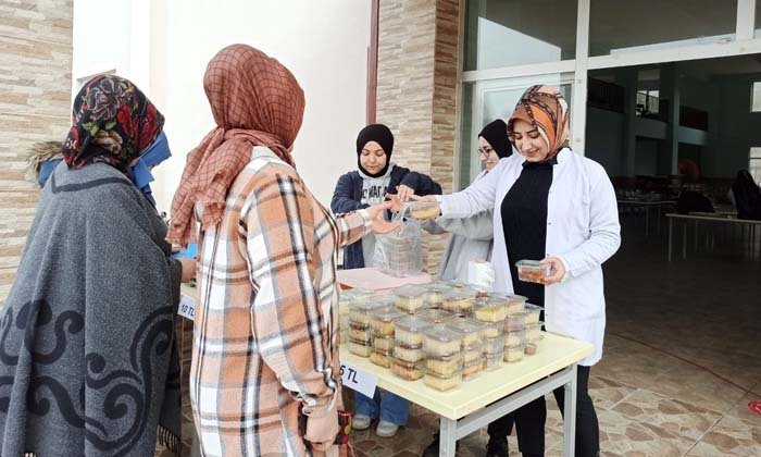 Gökçesu’da depremzedeler yararına kermes düzenlendi