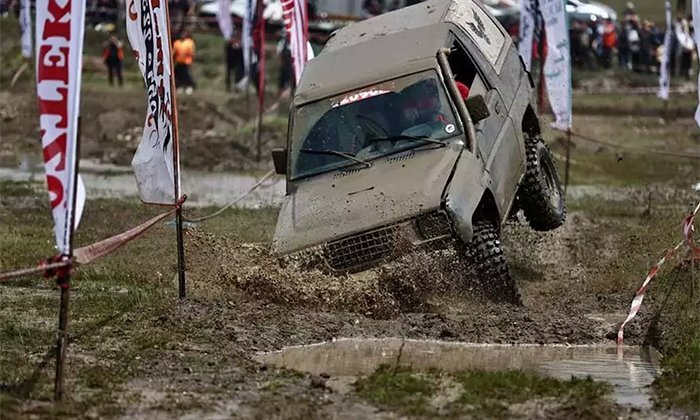 OFF-ROAD SPORCULARI AFET GÖNÜLLÜLERİ İÇİN YARIŞTI
