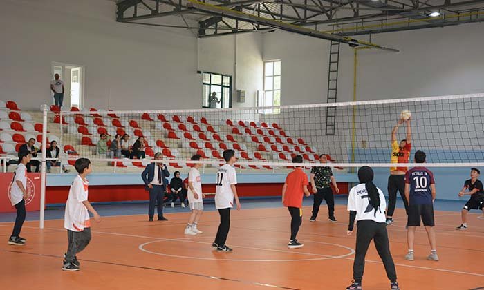 Mengen’de ortaokullar arası voleybol turnuvası heyecanı
