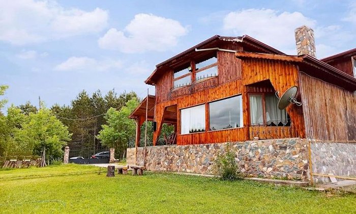 Emeklilikte hayallerini yaşıyorlar: Petunya Orman Evi – Mengen’de cennetin ortasında bir ev