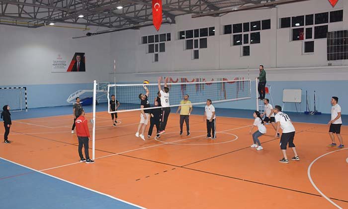 Mengen Cumhuriyet Kupası Kaymakamlık Voleybol Turnuvası ilk tur maçları sona erdi