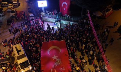 Atatürk anıtı açılışı ve fener alayı yapıldı, ardından halk konser ile eğlendi