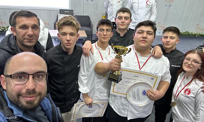 Mengen Aşçılar Mesleki ve Teknik Anadolu Lisesi 20. Uluslararası Mutfak Günleri yarışmasından başarılarla döndü