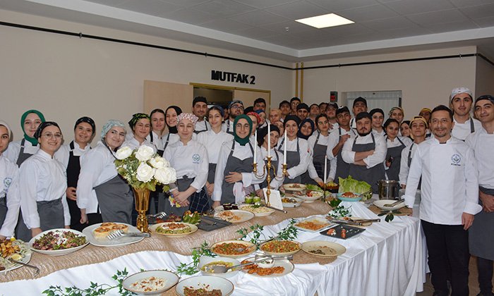 Aşçılık Meslek Yüksekokulu açıkbüfe protokol yemeği düzenledi