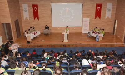 Ortaokullar arası münazara yarışmasında kazanan Mengen AİHL