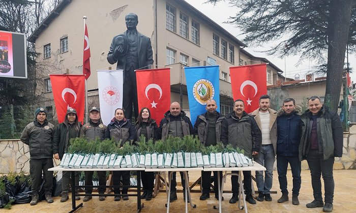 Mengen’de bin adet fidan dağıtıldı