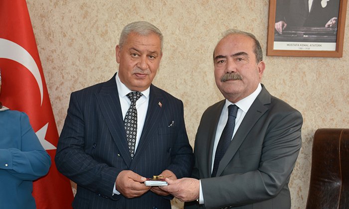Mengen’in yeni Belediye Başkanı Vural Turan mazbatasını aldı