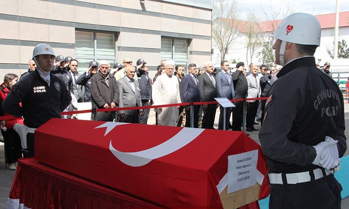 İlçemizde görevdeyken hayatını kaybeden sevilen polis memuru, Artvin’e uğurlandı