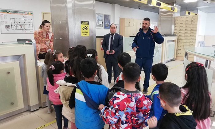 Cumhuriyet İlkokulu Anaokulu öğrencilerinden PTT ziyareti