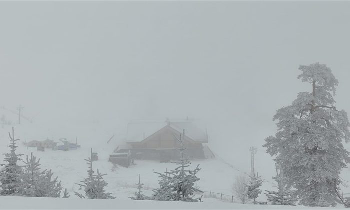 Kartalkaya Kayak Merkezi’nde kar yağışı etkili oluyor