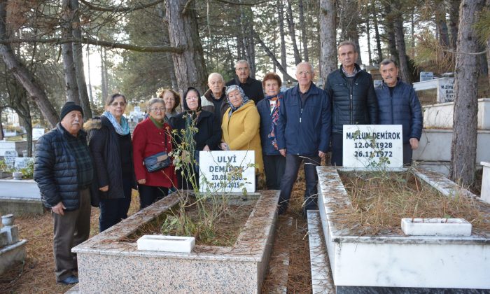 Mengen’de emekli öğretmenlerden vefat eden öğretmenler için anlamlı etkinlik