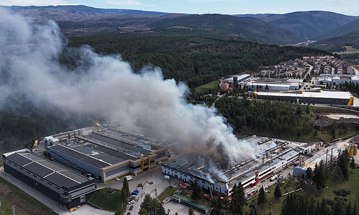 Mengen’de Gentaş fabrikasında yangın: Ekipler müdahale ediyor