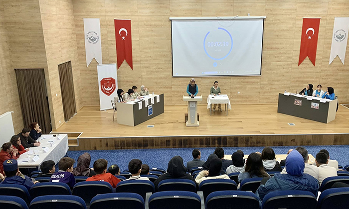 Mengen’de Ortaokullar Arası Münazara Yarışması Düzenlendi