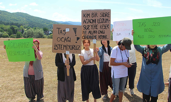 Bolu’da, köylüler taş ocağına karşı eylem yaptı