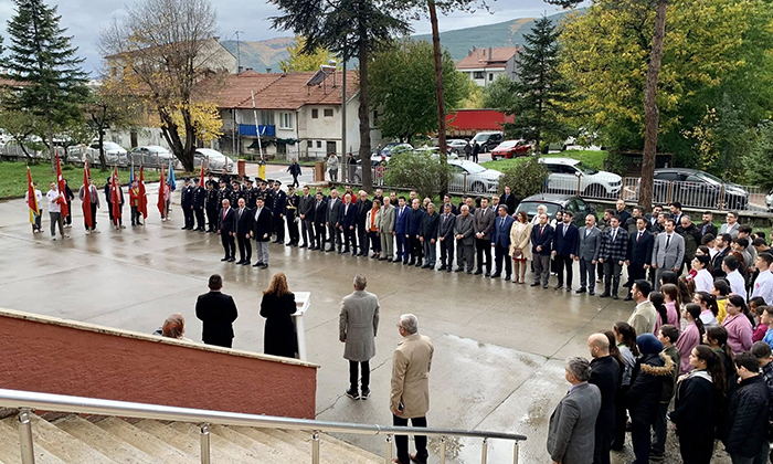 Cumhuriyetimizin 102. Yıl Dönümünde Mengen’de Çelenk Sunma Töreni Düzenlendi