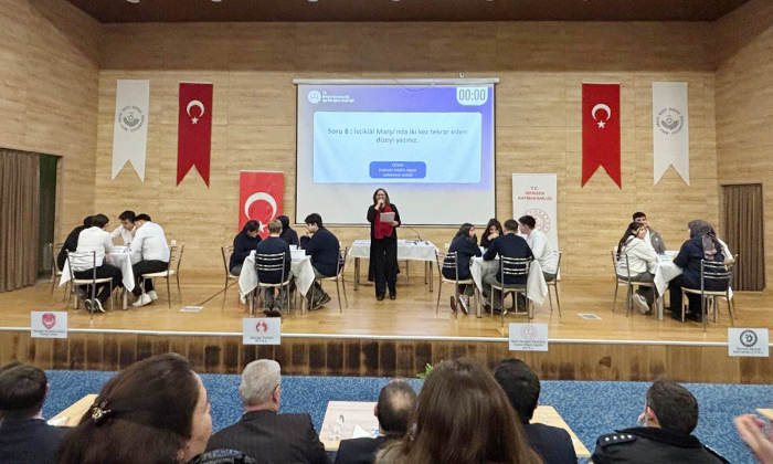 Mengen’de “Korkma! Gençliğin Ruhu Burada” Bilgi Yarışması Düzenlendi